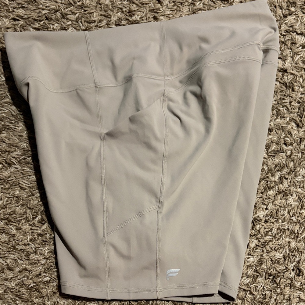Fabletics Women's Light Gray Bike Shorts - Picture 4 of 4